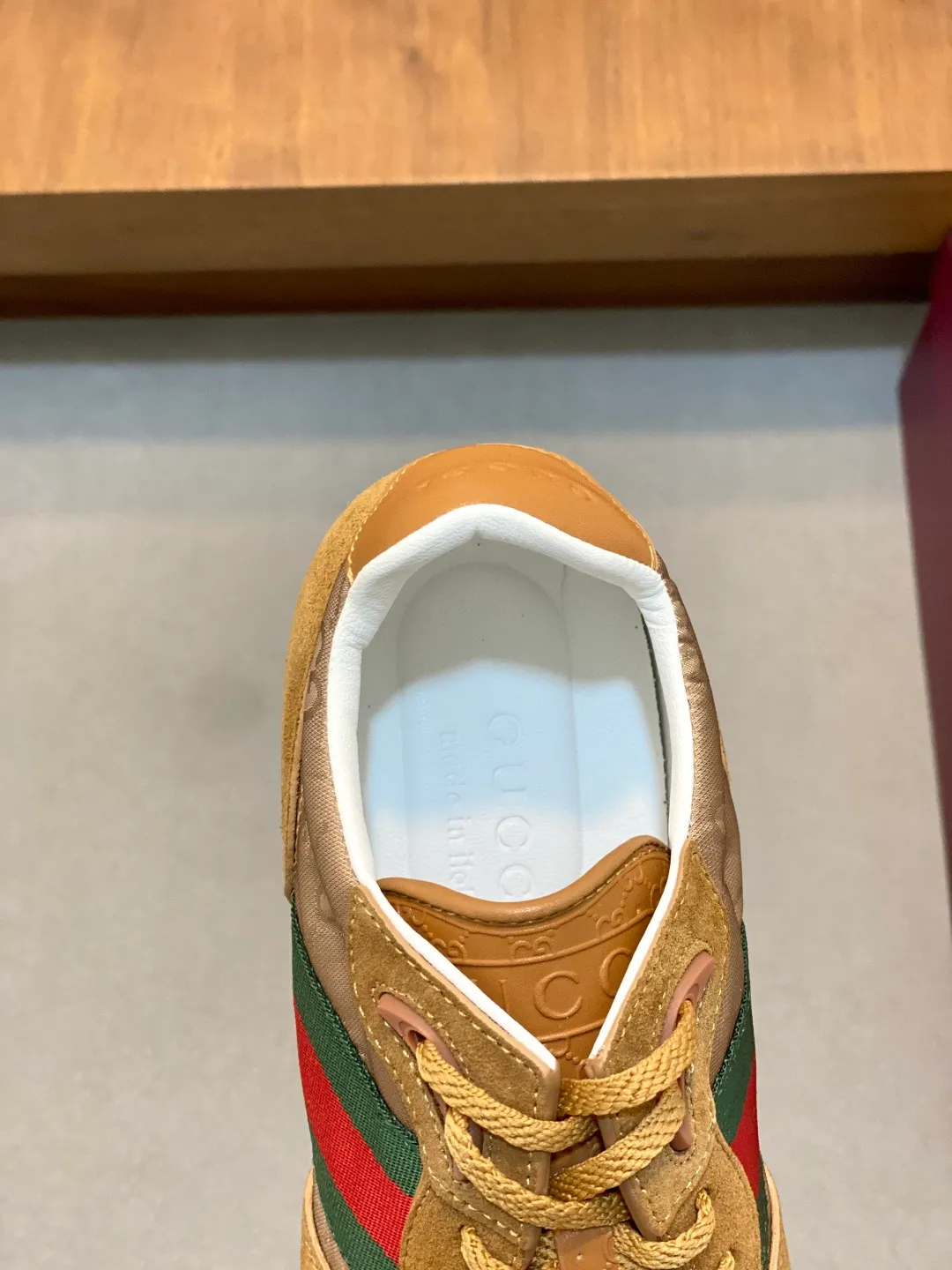 Men's shoes 💰660 [Gucci] Gucci - high-end quality original order 👩🏻‍❤️‍👨🏻 couple wear 🔍🔍🔍 casual sports shoes - upper: 🔝 suede calfskin, shoe body brand totem cloth. brand webbing, tongue. heel. air pressure brand logo - lining: water-dyed sheepskin -Outsole: ultra-light TPU foam·TR rubber; two-color molded outsole -Ultra-high quality control·fine workmanship: highlighted (high-end·exquisite·class) -Size: same style for men and women 36-44 (female 35, 40, male 45, 46 can be customized)·